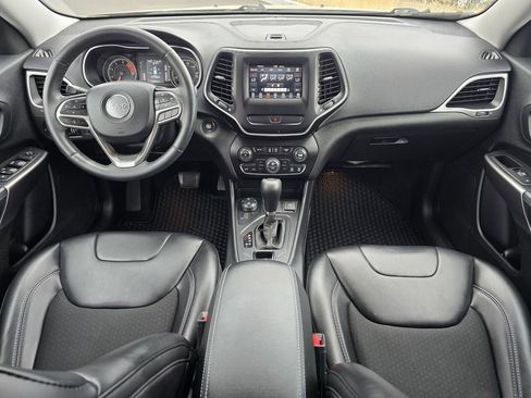 Used 2019 Jeep Cherokee Latitude Plus w/ Comfort/Convenience Group AWD/4WD image 9