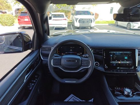 Used 2024 Jeep Wagoneer L Series III w/ Flexible Seating Group image 22