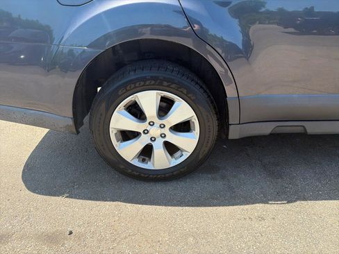 Used 2010 Subaru Outback 2.5i Limited AWD/4WD image 5