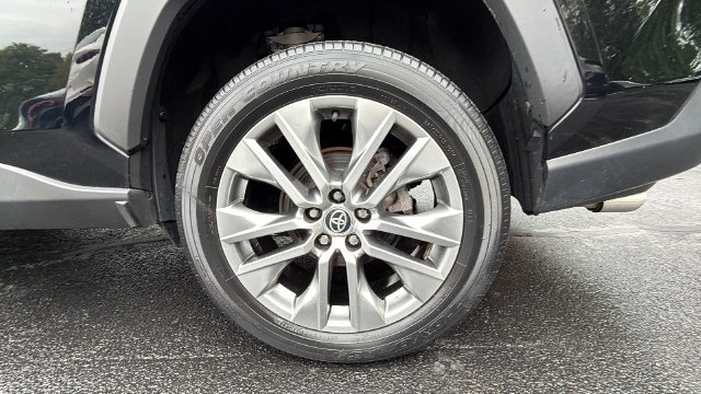 Used 2022 Toyota RAV4 XLE Premium FWD image 11