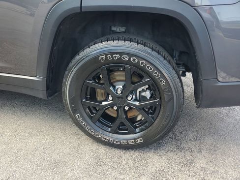 Certified 2024 Jeep Grand Cherokee L Laredo image 11