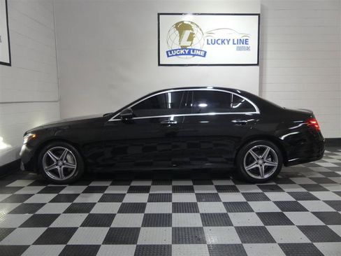 Used 2017 Mercedes-Benz E 300 4MATIC image 7