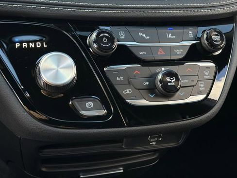 New 2026 Chrysler Pacifica Select FWD image 23