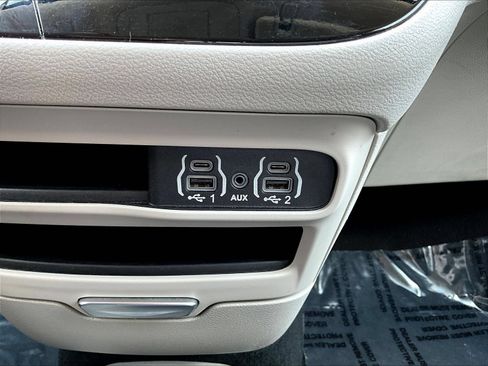 Used 2023 Chrysler Voyager LX FWD image 17