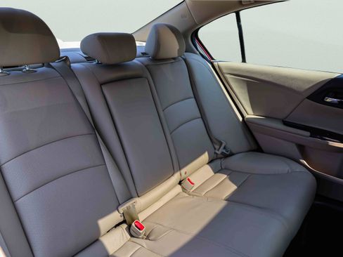 Used 2017 Honda Accord EX-L image 24