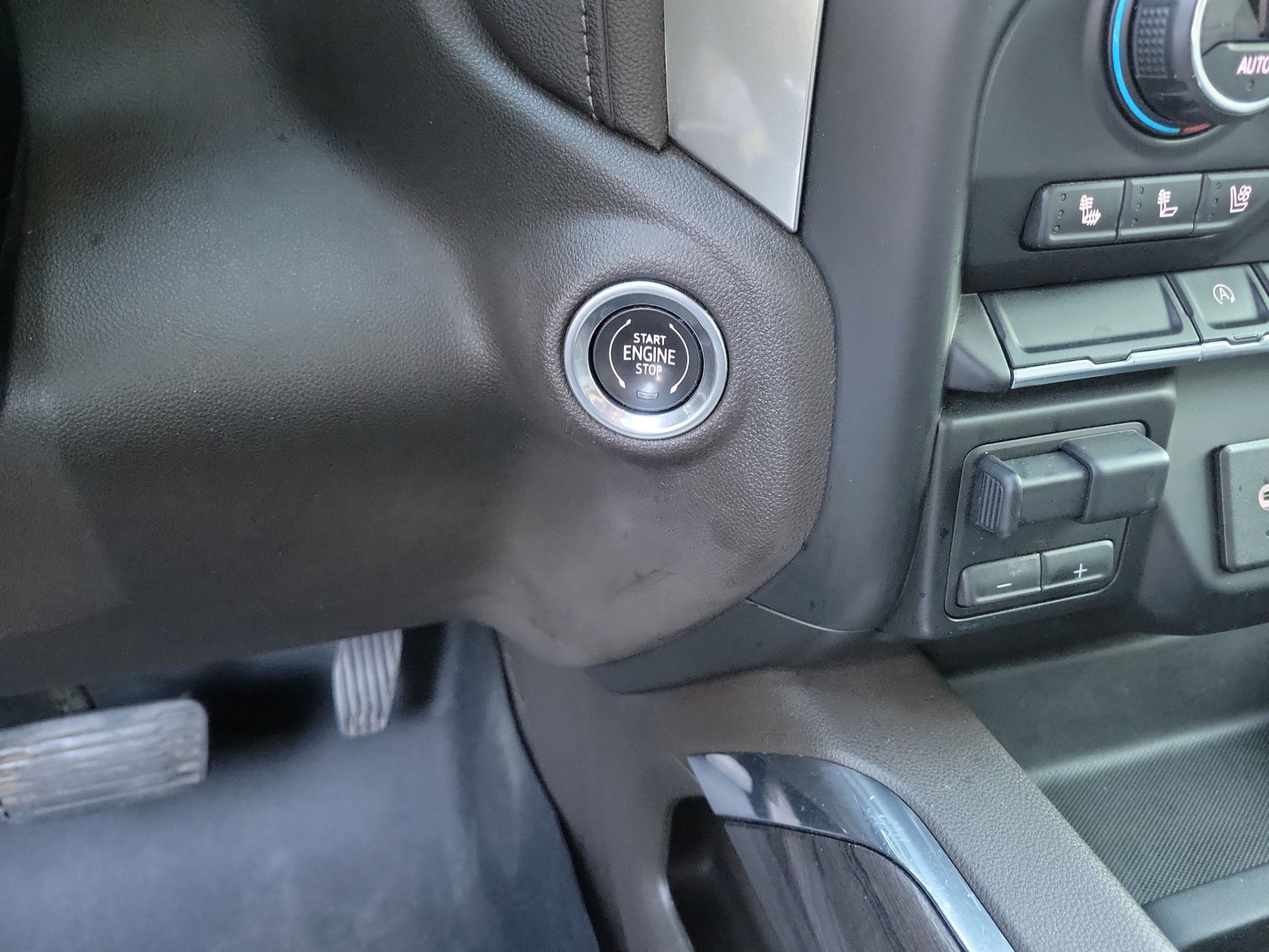 Used 2019 Chevrolet Silverado 1500 LTZ w/ LTZ Convenience Package AWD/4WD image 19