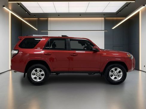 Used 2022 Toyota 4Runner SR5 Premium w/ Moonroof Package RWD image 7