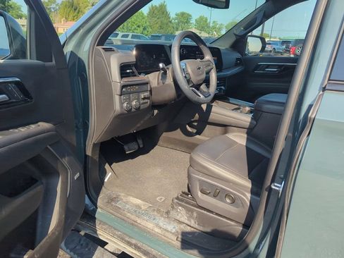 Used 2026 Chevrolet Suburban Z71 w/ Comfort Package AWD/4WD image 8