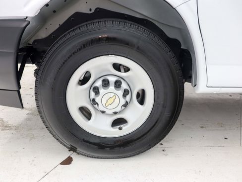 Used 2025 Chevrolet Express 3500 LS image 26