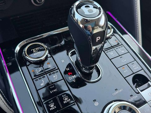 Certified 2024 Bentley Flying Spur V8 image 34