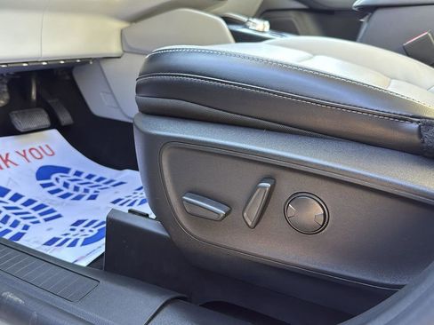 Certified 2025 Ford Escape Platinum w/ Class II Trailer Tow Package image 11