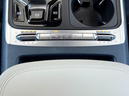Used 2025 Kia Carnival SX FWD image 34
