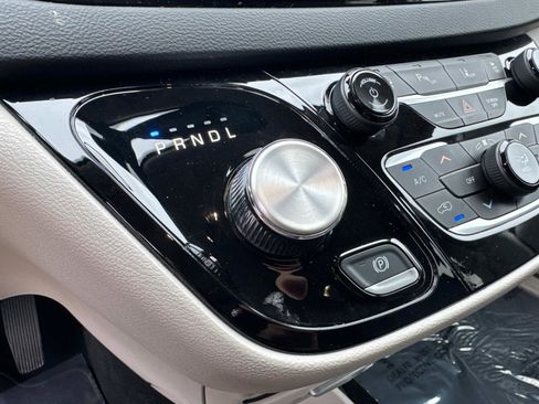 Certified 2023 Chrysler Pacifica Touring-L FWD image 24