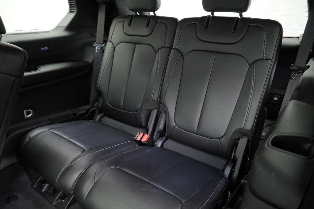 Certified 2025 Jeep Grand Cherokee L Limited AWD/4WD image 14