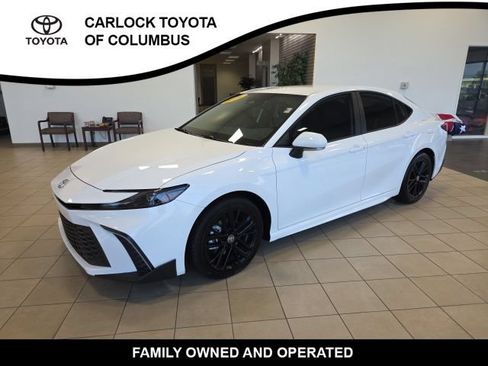 Used 2026 Toyota Camry SE FWD image 4