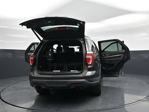 Used 2018 Ford Explorer XLT w/ Equipment Group 202A FWD image 32