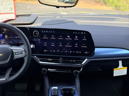 New 2026 Chevrolet Equinox EV LT w/ Convenience Package II image 15