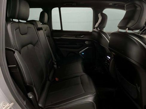 Used 2023 Jeep Grand Cherokee Overland w/ Luxury Tech Group IV image 21