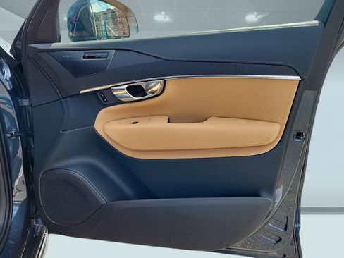 New 2024 Volvo XC90 T8 Ultimate w/ Protection Package Premier image 33