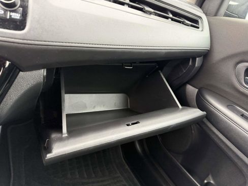 Used 2018 Honda HR-V LX image 31