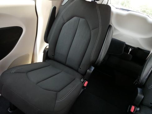 Used 2023 Chrysler Voyager LX FWD image 12