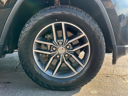 Used 2018 Jeep Grand Cherokee Limited w/ Luxury Group II image 27