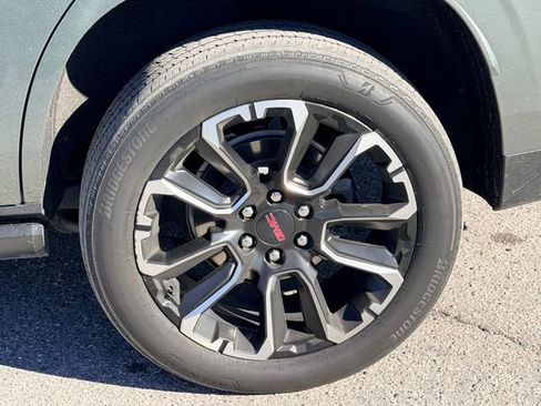 Used 2023 GMC Yukon Denali image 9