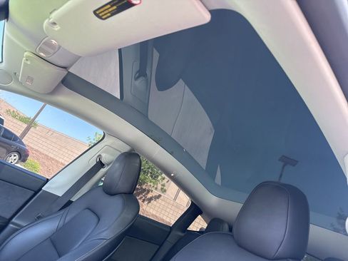 Used 2022 Tesla Model Y Long Range image 8