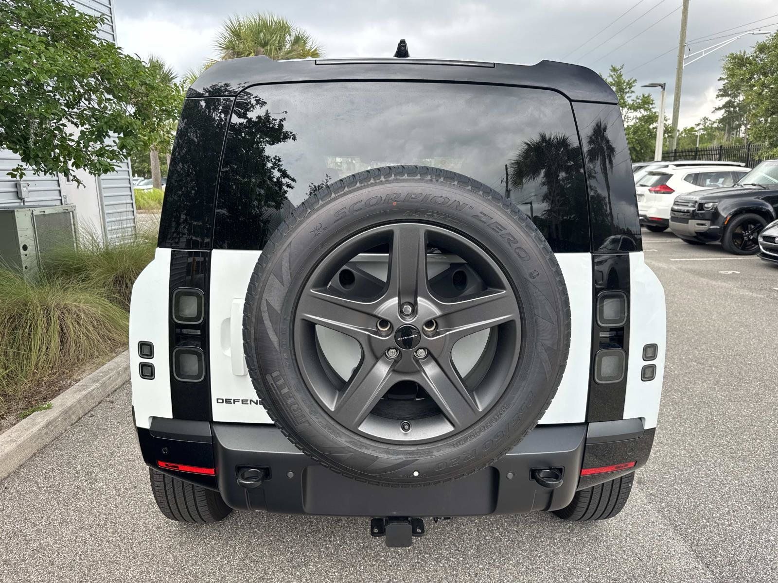 Certified 2026 Land Rover Defender 110 X-Dynamic SE AWD/4WD image 7