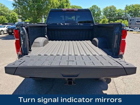 Used 2025 Chevrolet Silverado 2500 ZR2 w/ Technology Package AWD/4WD image 32