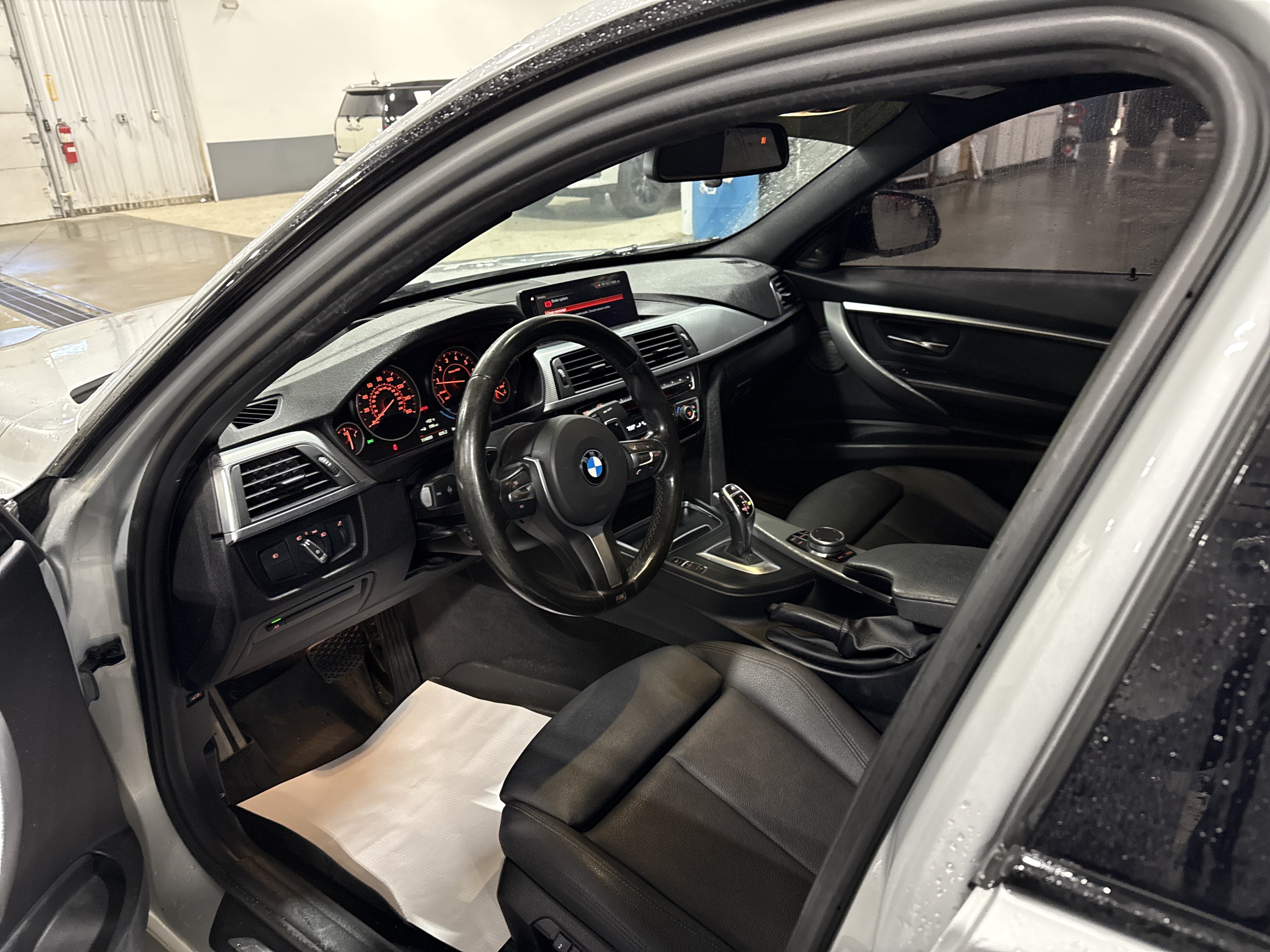 Used 2018 BMW 330i xDrive Sedan AWD/4WD image 7