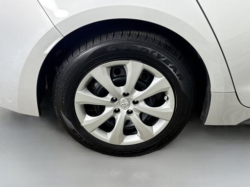Used 2024 Toyota Corolla LE FWD image 32