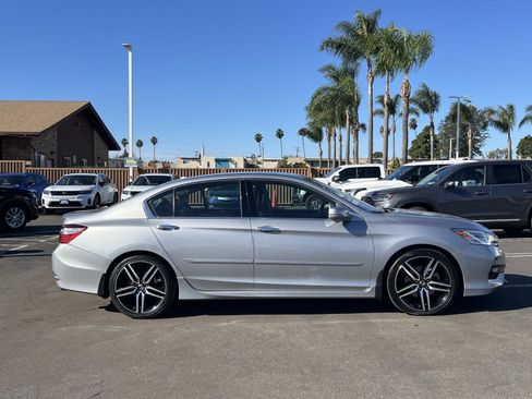 Certified 2017 Honda Accord Touring image 29