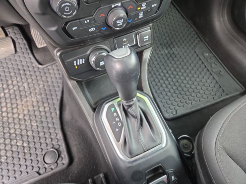 Certified 2023 Jeep Renegade Latitude AWD/4WD image 28