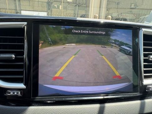 Used 2023 Chrysler Pacifica Touring-L FWD image 20