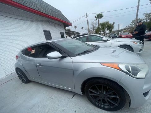 Used 2014 Hyundai Veloster FWD image 7