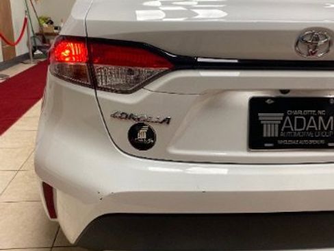 Used 2021 Toyota Corolla LE image 12