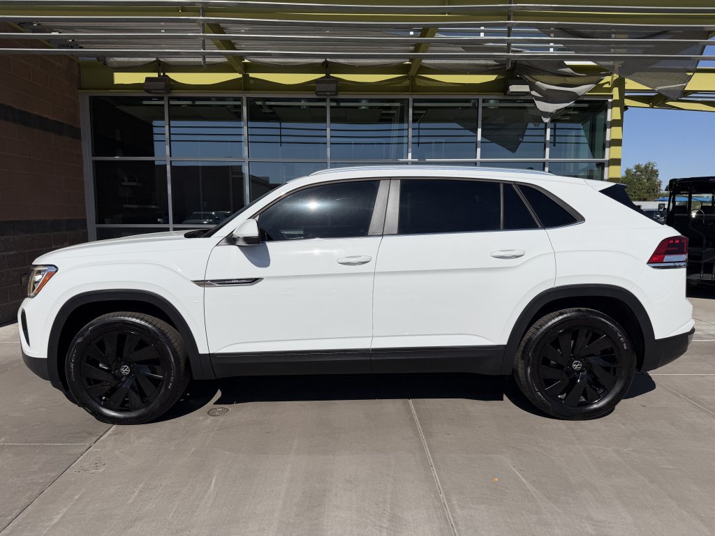 Used 2024 Volkswagen Atlas Cross Sport SE w/ Panoramic Sunroof Package FWD image 7