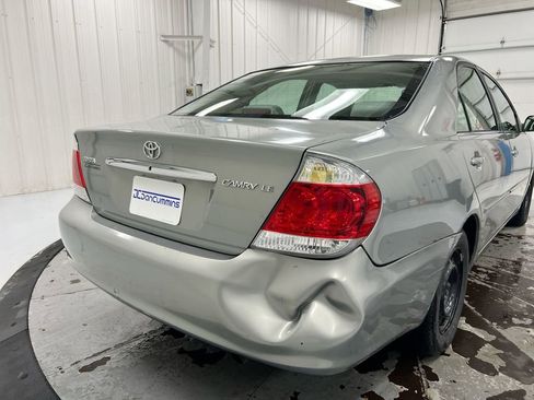 Used 2005 Toyota Camry LE FWD image 30