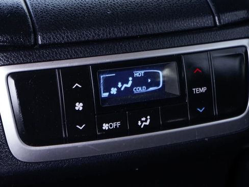 Used 2017 Toyota Highlander LE FWD image 33