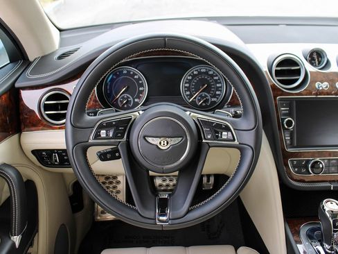 Used 2020 Bentley Bentayga Plug-In Hybrid AWD/4WD image 25