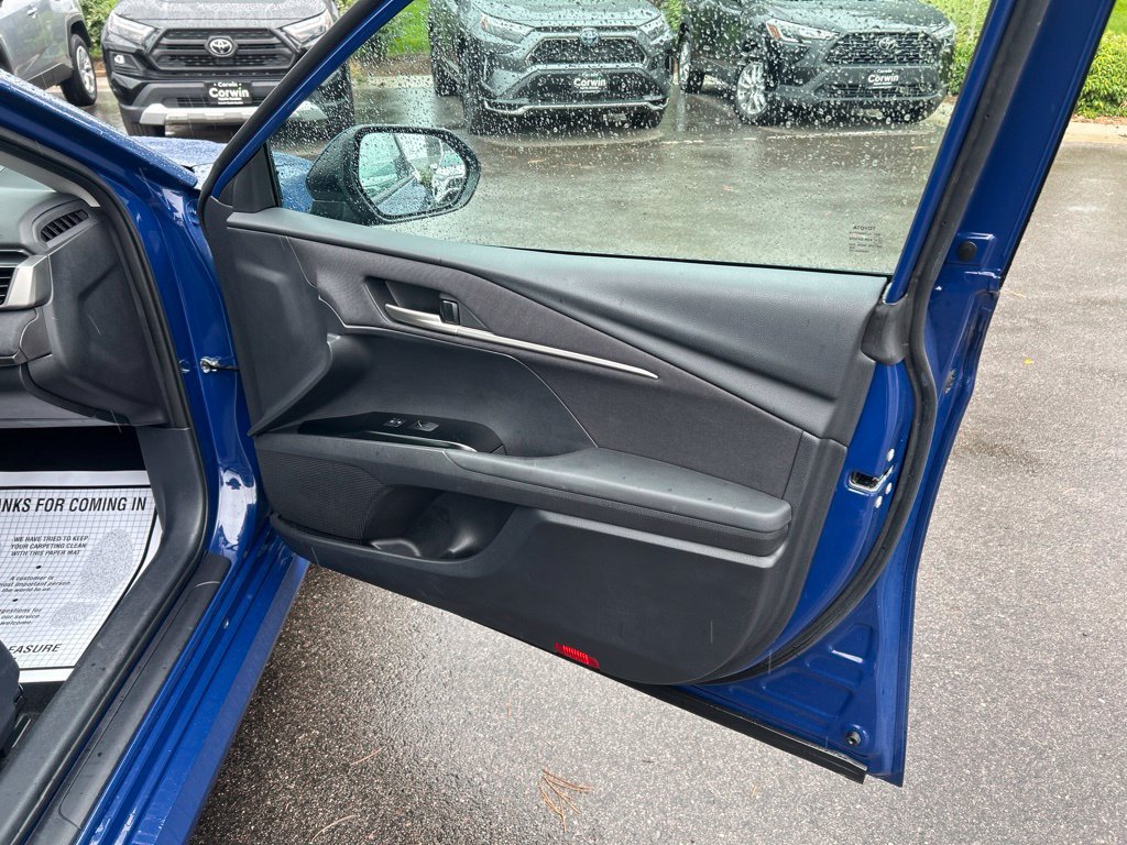 Used 2025 Toyota Camry LE FWD image 11
