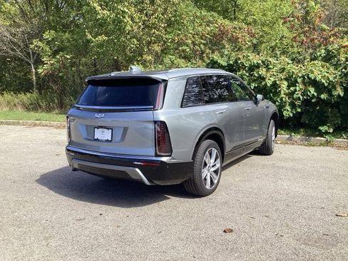 New 2026 Cadillac Vistiq Luxury w/ LPO, Floor Liner Package image 7