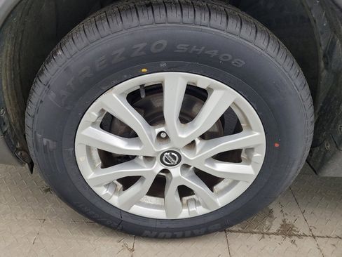 Used 2019 Nissan Rogue SV image 31