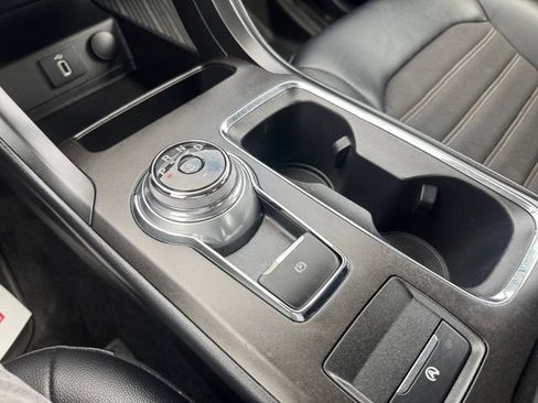Used 2018 Ford Fusion SE w/ Equipment Group 201A FWD image 19