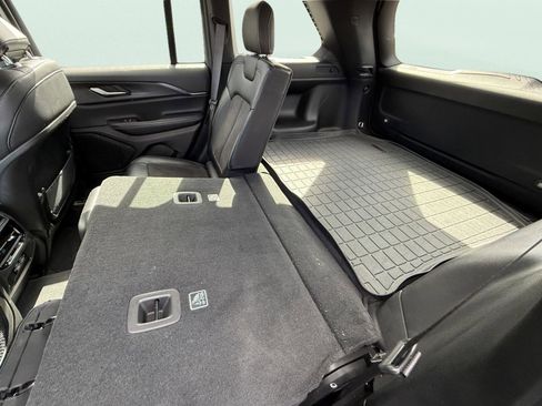 Used 2023 Jeep Grand Cherokee Altitude image 12