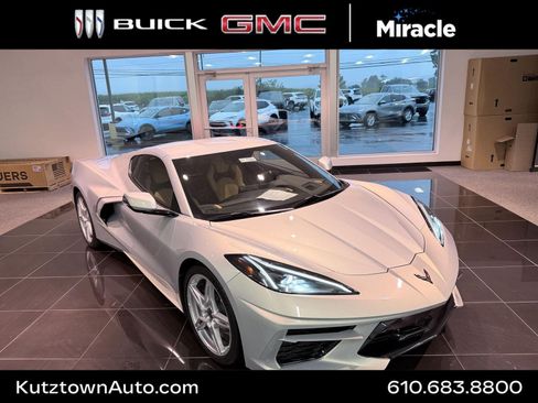 Used 2021 Chevrolet Corvette Stingray Preferred Cpe w/ Battery Protection Package RWD image 1