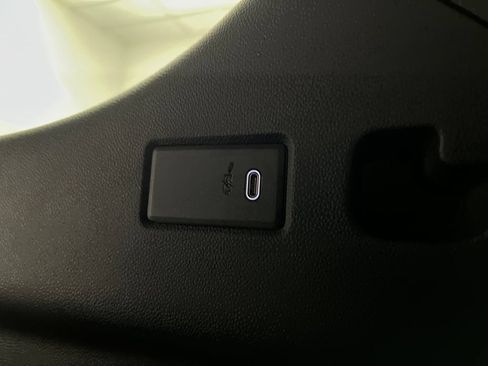 Used 2025 GMC Yukon Denali AWD/4WD image 42