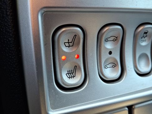 Used 2005 Chrysler Crossfire Limited image 24