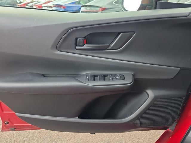 Used 2025 Toyota Prius LE FWD image 17
